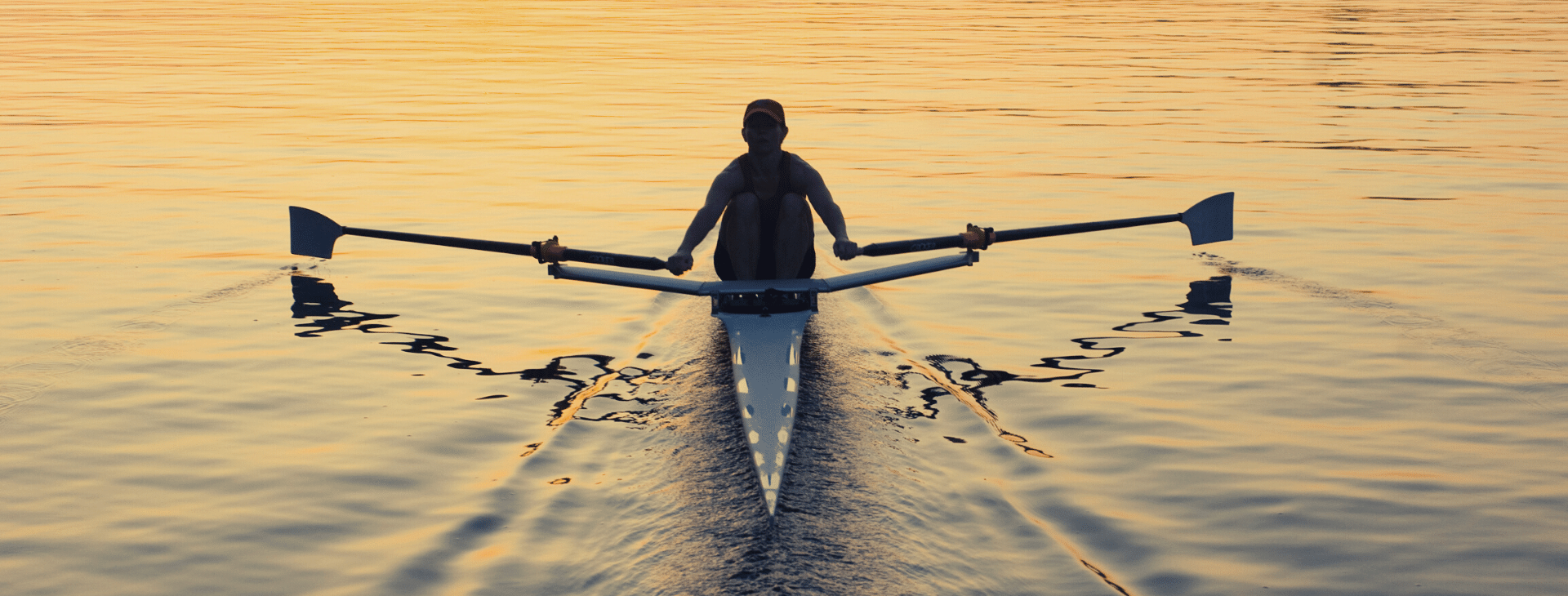 Sculler about to do a sweet catch